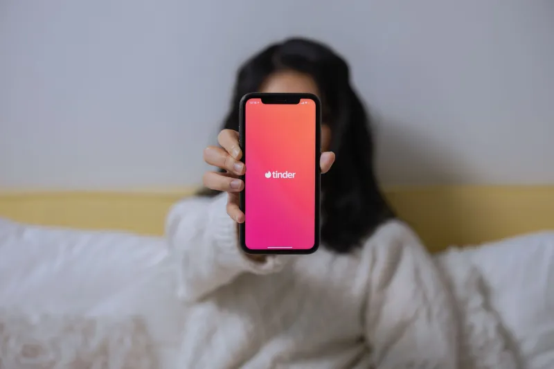 Hit Unmatch or Hold On? The Unofficial Rulebook for Ending Things Cleanly on Dating Apps